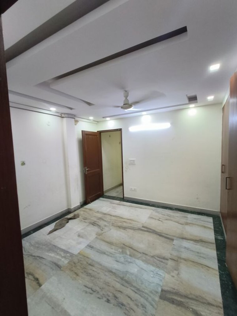 Room, east of kailash 2 Bedroom 1000 Sq.Ft. Builder Floor In East Of Kailash Delhi 10359332