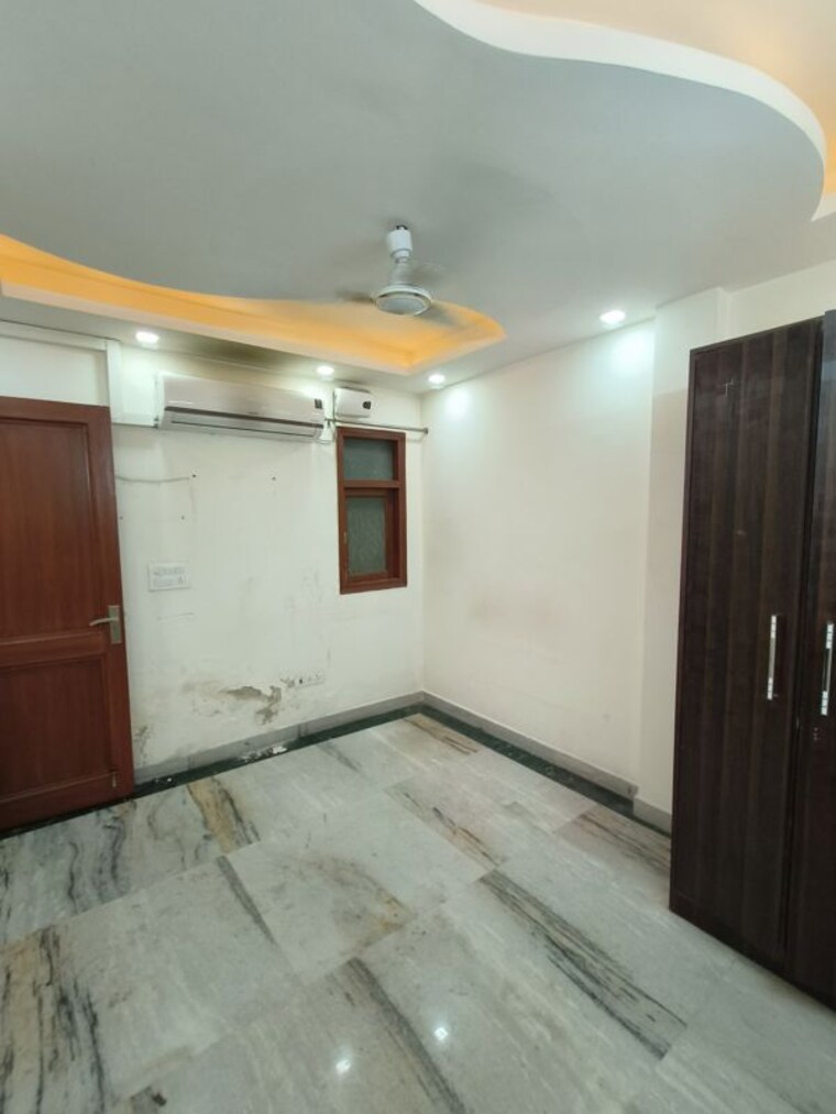 Room, east of kailash 2 Bedroom 1000 Sq.Ft. Builder Floor In East Of Kailash Delhi 10359332
