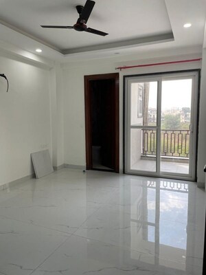 Room in 3 BHK Builder Floor at Sector 57 – for Rent