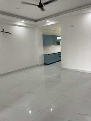 Room in 3 BHK Builder Floor at Sector 57 – for Rent