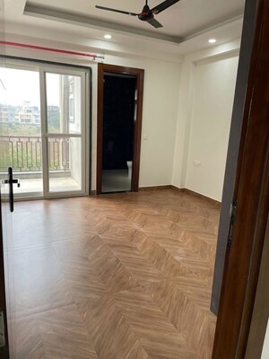 Room in 3 BHK Builder Floor at Sector 57 – for Rent
