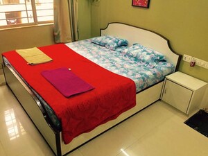 Bedroom in 3 BHK Apartment at Raheja Sherwood, Goregaon East – for Rent