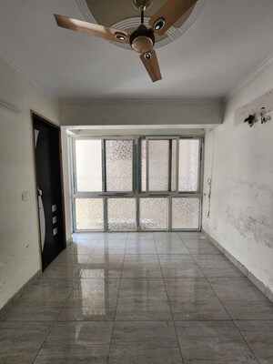 Room in 3 BHK Builder Floor at Mohit Nagar – for Rent