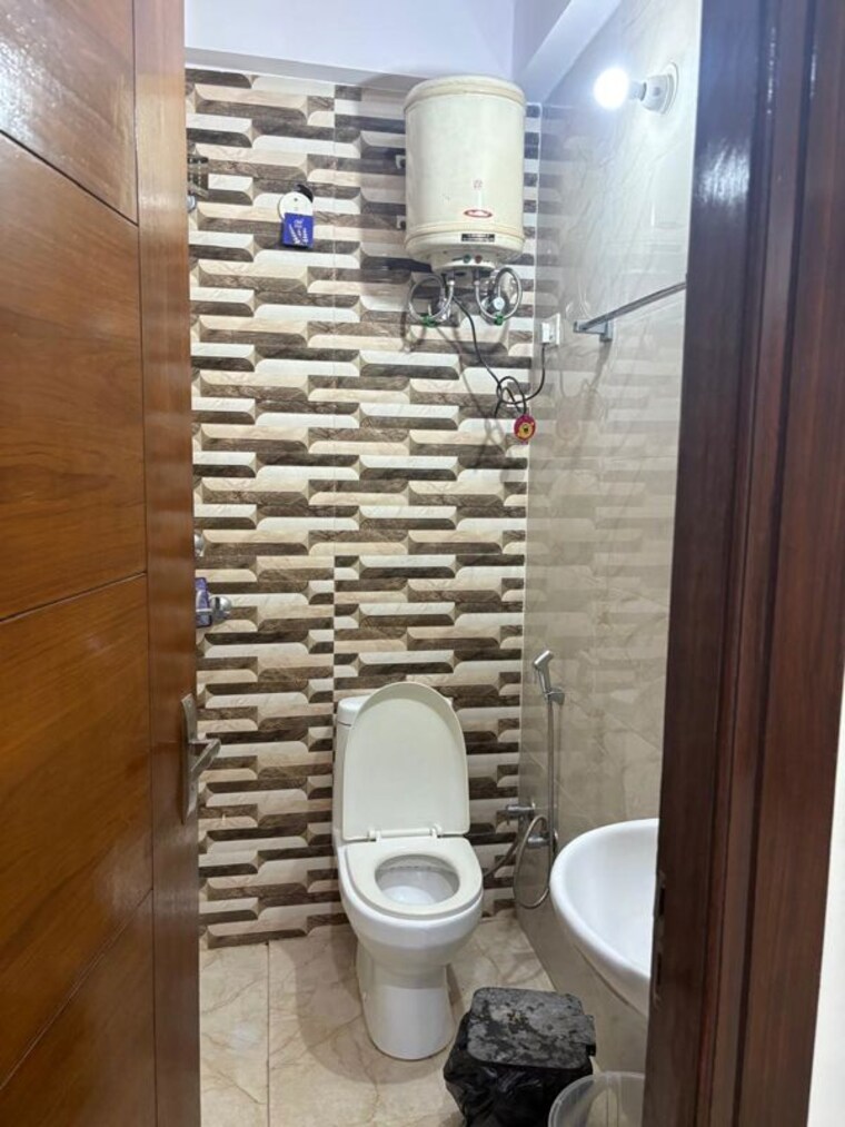 Bathroom, sector 57 3 Bedroom 1600 Sq.Ft. Builder Floor In Sector 57 Gurgaon 10359458