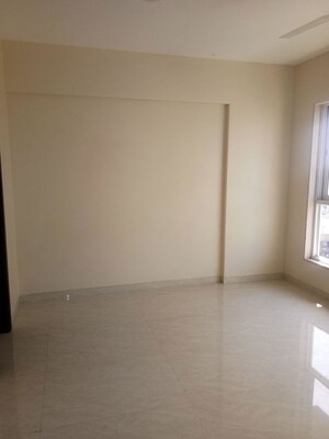 Room in 2 BHK Apartment at Lokhandwala Complex – for Rent