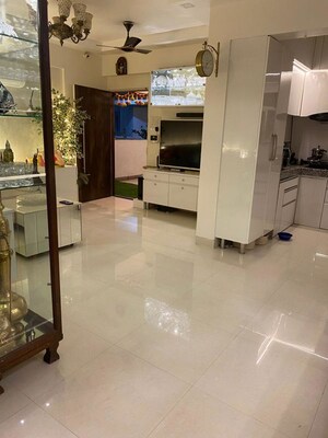 Team Area in 1 BHK Apartment at Eff Jumbo Darshan CHS, Andheri East – for Rent