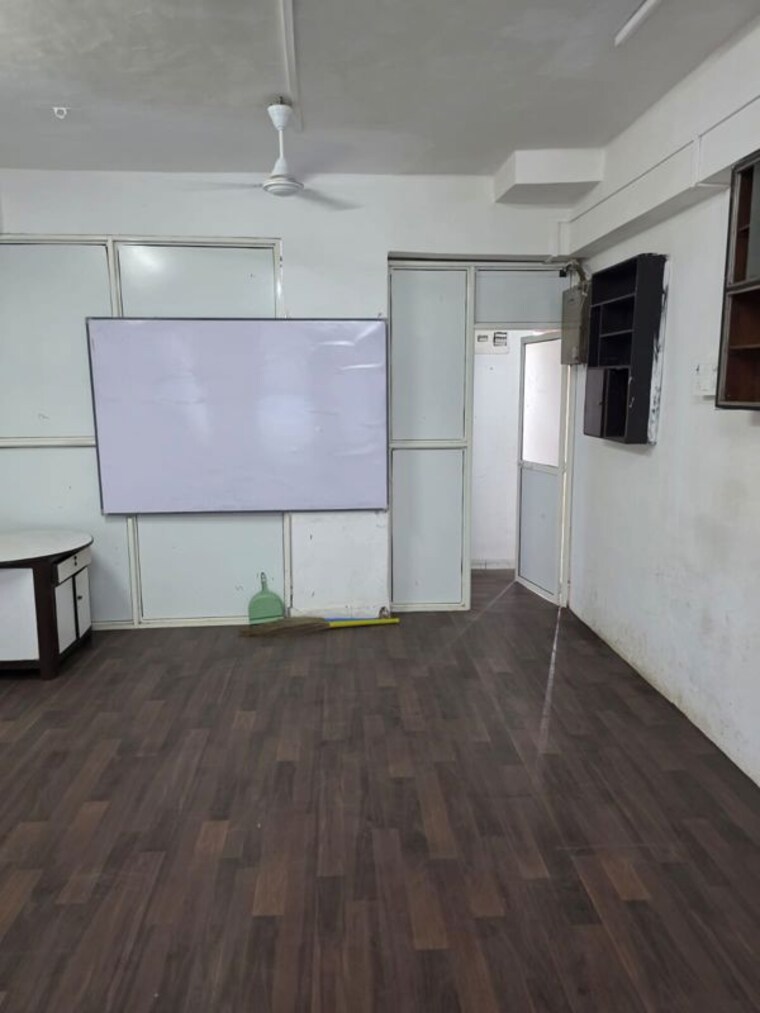 Room, andheri west Commercial Office Space 1000 Sq.Ft. In Andheri West Mumbai 10359481