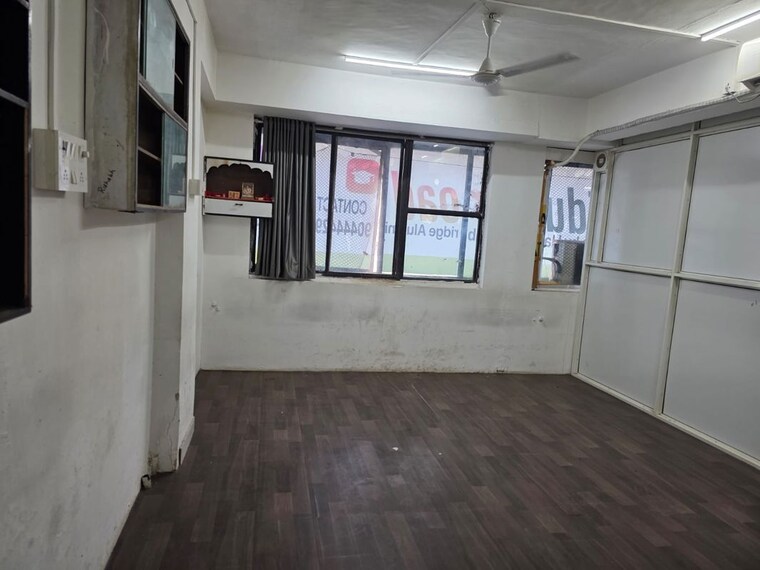 Parking, andheri west Commercial Office Space 1000 Sq.Ft. In Andheri West Mumbai 10359481