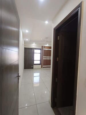 Building Lobby in 3 BHK Builder Floor at Sector 57 – for Rent