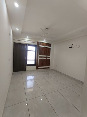 Room in 3 BHK Builder Floor at Sector 57 – for Rent