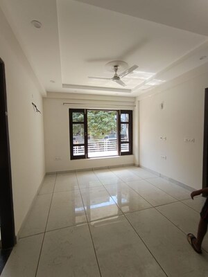 Building Lobby in 3 BHK Builder Floor at Sector 57 – for Rent