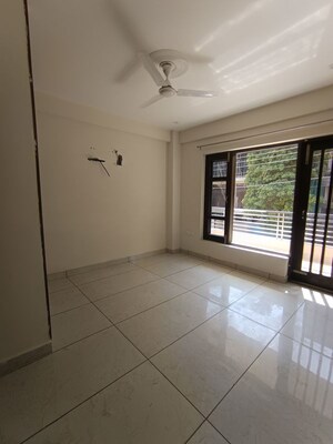 Room in 3 BHK Builder Floor at Sector 57 – for Rent