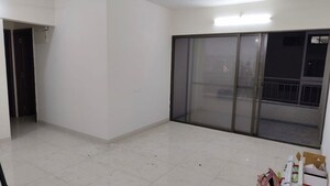 Room in 2 BHK Apartment at Mantra Montana Phase 1, Dhanori – for Rent