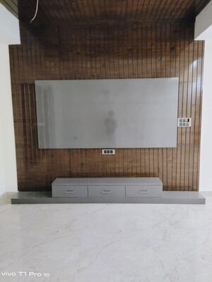 Room in 4 BHK Builder Floor at Green Fields Colony – for Rent