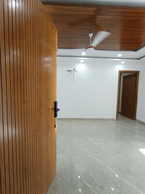 Room in 4 BHK Builder Floor at Sector 57 – for Rent