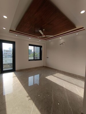 Room in 4 BHK Builder Floor at Sector 57 – for Rent