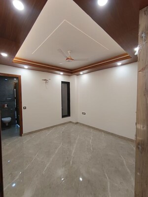 Room in 4 BHK Builder Floor at Sector 57 – for Rent
