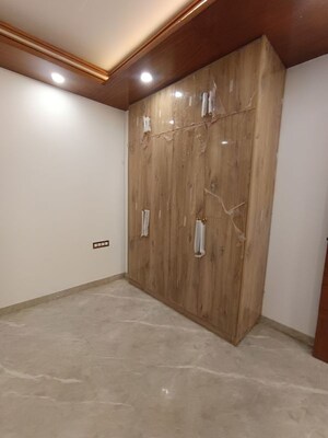 Room in 4 BHK Builder Floor at Sector 57 – for Rent