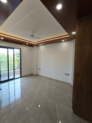 Room in 4 BHK Builder Floor at Sector 57 – for Rent
