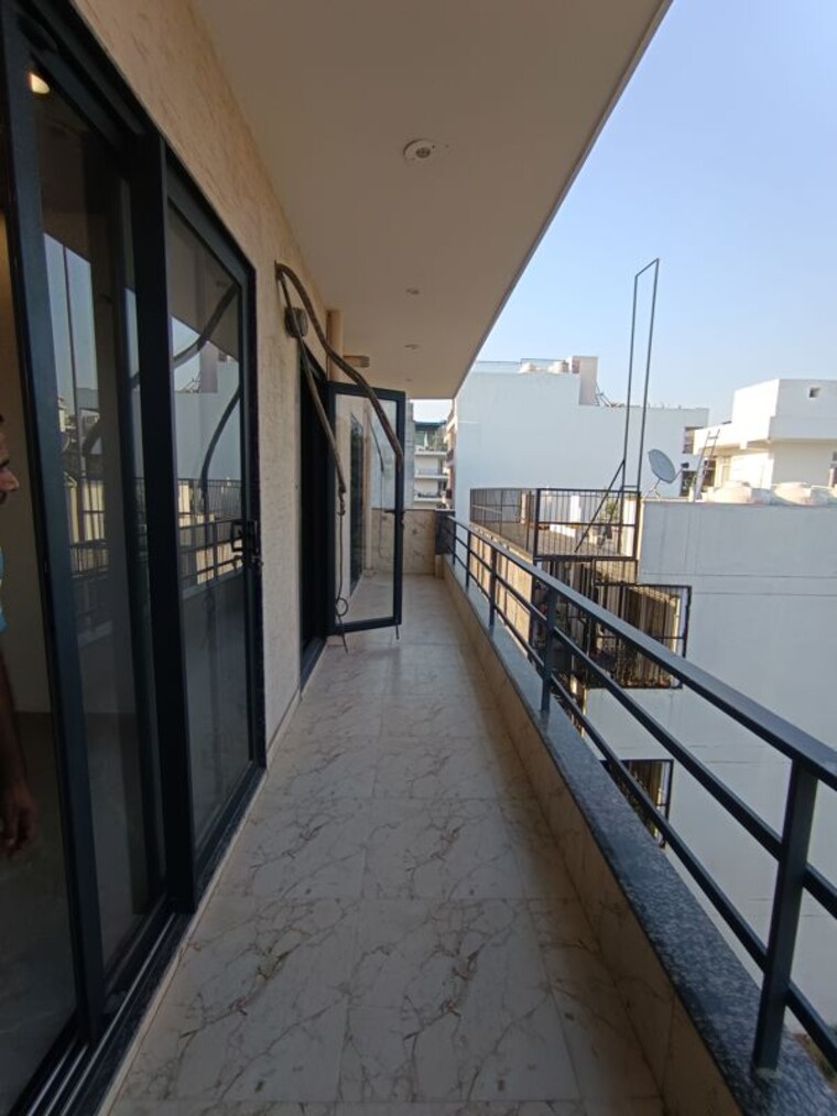 Balcony, sector 57 4 Bedroom 350 Sq.Yd. Builder Floor In Sector 57 Gurgaon 10359513