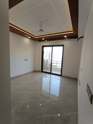 Room in 4 BHK Builder Floor at Sector 57 – for Rent