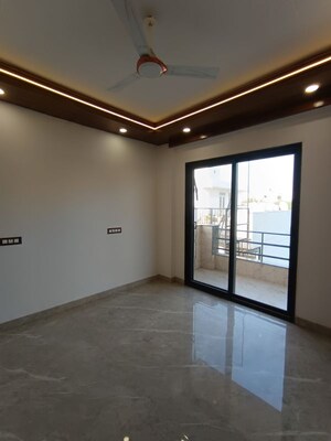 Room in 4 BHK Builder Floor at Sector 57 – for Rent