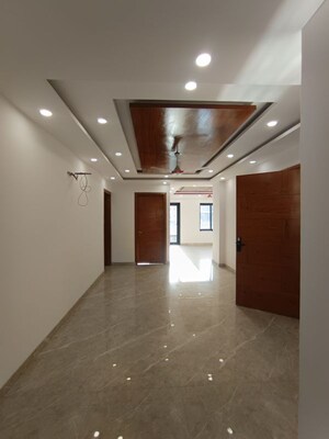 Building Lobby in 4 BHK Builder Floor at Sector 57 – for Rent