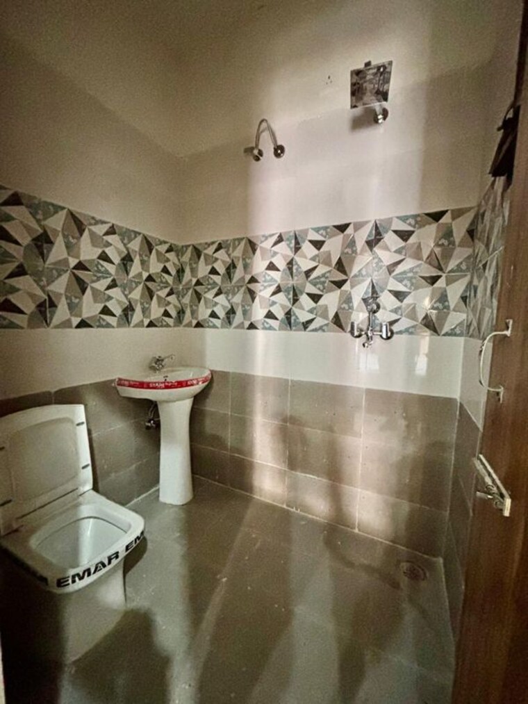 Bathroom, sector 115 2 Bedroom 900 Sq.Ft. Builder Floor In Sector 115 Mohali 10359528