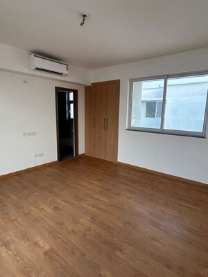 Room in 4 BHK Villa at Godrej Golf Link Villas, Sector 27 Yamuna Expressway – for Rent