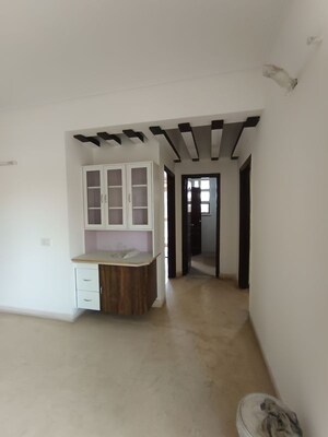 Room in 3 BHK Apartment at Emerald Green, Sector 52 – for Rent