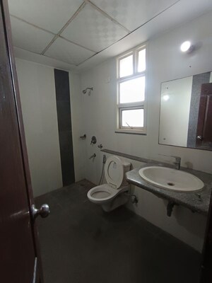 Team Area in 3 BHK Apartment at Emerald Green, Sector 52 – for Rent