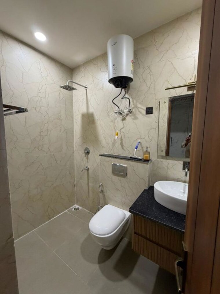 Bathroom, godrej-golf-links-crest 3 Bedroom 1888 Sq.Ft. Apartment In Sector 27 Yamuna Expressway Greater Noida 10359553