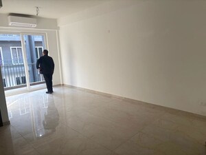 Room in 3 BHK Builder Floor at Sector 61 – for Sale