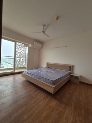Room in Studio Apartment at Godrej Golf Link Villas, Sector 27 Yamuna Expressway – for Rent