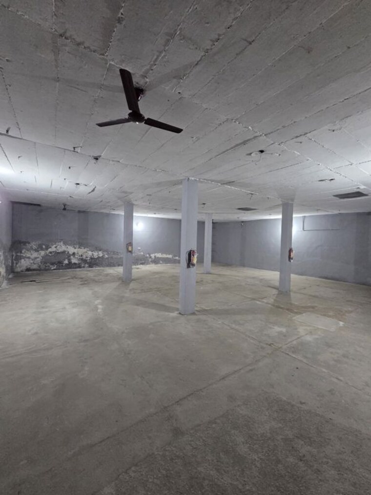  Parking, wazirpur Commercial Warehouse 3600 Sq.Ft. In Wazirpur Faridabad 10359599