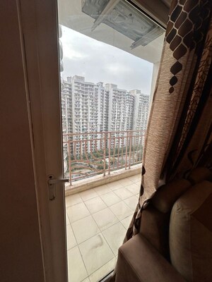 Bathroom in 2.5 BHK Apartment at Mahagun Moderne, Sector 78 – for Rent