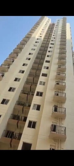 2 BHK Apartment For Sale in Amrapali O2 Valley