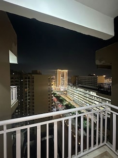 3.5 BHK + Servant Room Apartment For Rent in Aims Golf Avenue I