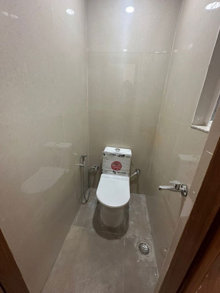 Bathroom, aims-golf-avenue-i 3.5 Bedroom 1825 Sq.Ft. Apartment In Sector 75 Noida 10359665