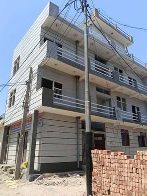 2 BHK Builder Floor For Rent in Lakhnawali