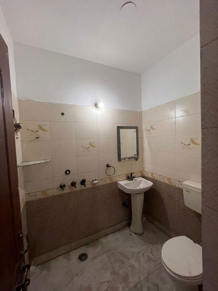 Bathroom, sector 47 2 Bedroom 112 Sq.Mt. Independent House In Sector 47 Noida 10359713