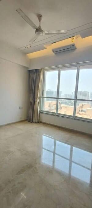Room in 2 BHK Apartment at Kalpataru Radiance, Goregaon West – for Rent