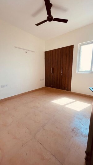 Room in 2.5 BHK Apartment at Wave Amore, Sector 32 – for Rent