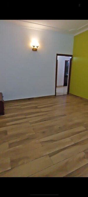 Room in 3 BHK Independent House at RWA Apartments Sector 26, Sector 26 – for Rent