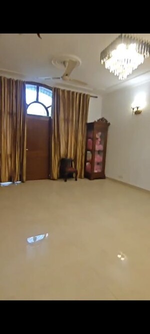 Room in 3 BHK Independent House at RWA Apartments Sector 26, Sector 26 – for Rent