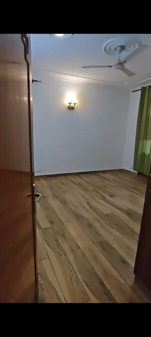 Room in 3 BHK Independent House at RWA Apartments Sector 26, Sector 26 – for Rent