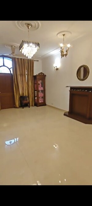 3 BHK Independent House For Rent in RWA Apartments Sector 26, Sector 26