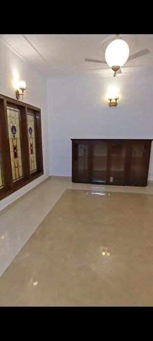 Room in 3 BHK Independent House at RWA Apartments Sector 26, Sector 26 – for Rent