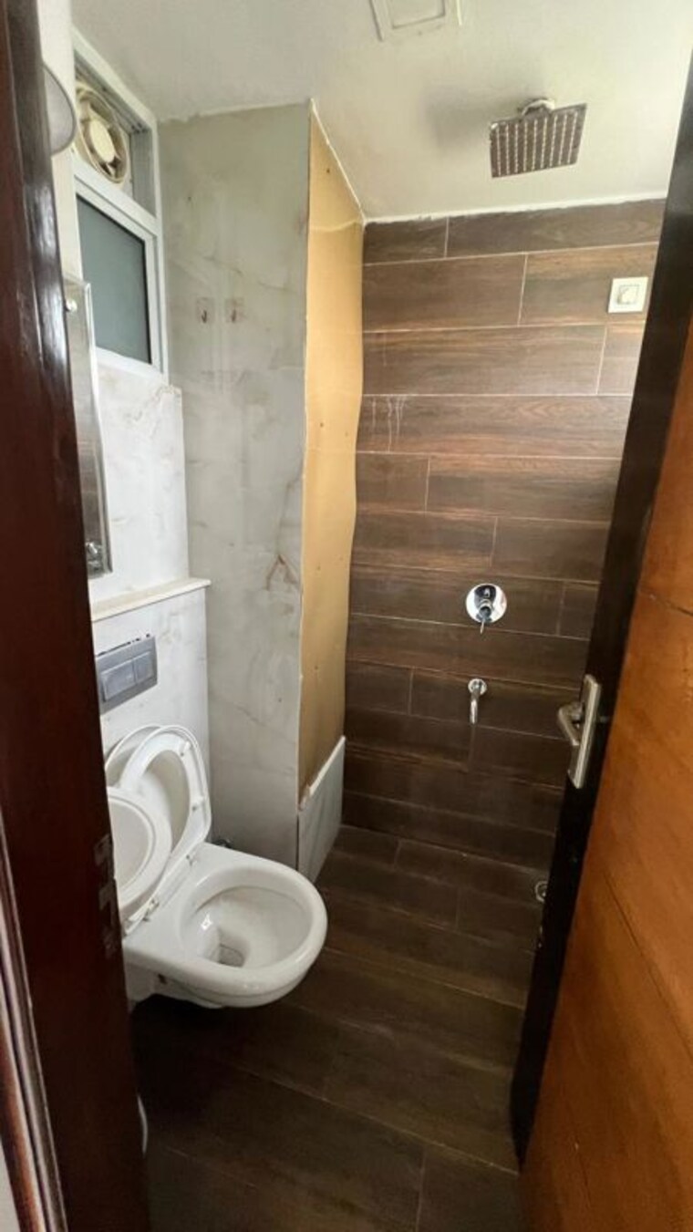 Bathroom, jawahar nagar 3 Bedroom 2100 Sq.Ft. Apartment In Jawahar Nagar Delhi 10357660