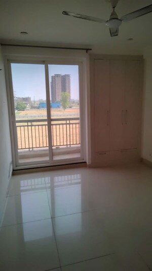 Room in 3 BHK Apartment at Maxxus Elanza, International Airport Road – for Rent